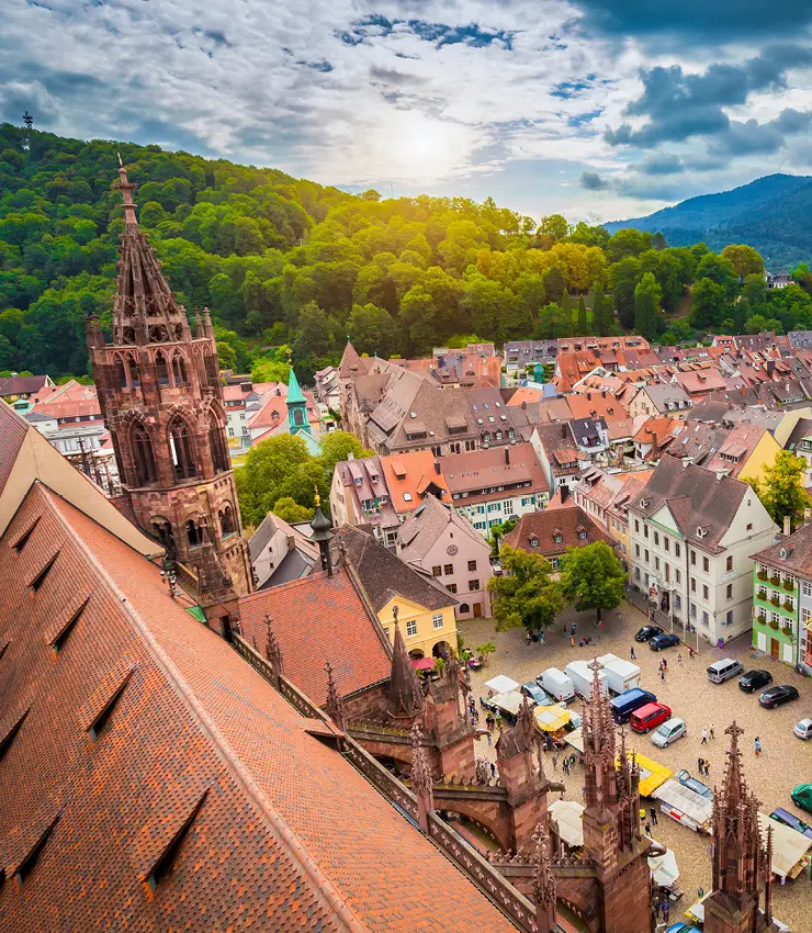 Blick vom Freiburger Münster auf die Altstadt und den Schlossberg